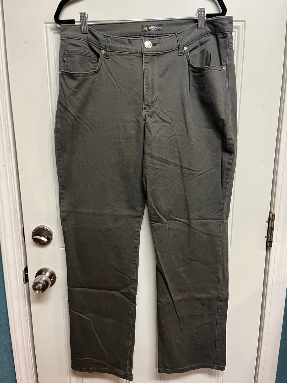 Lee relaxed fit straight leg midrise women’s pants size 14 medium
